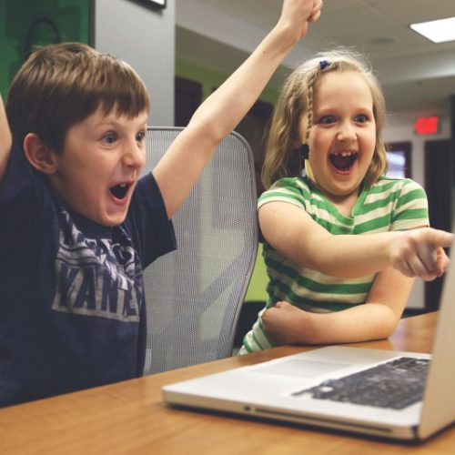 Jaki laptop wybrać dla dziecka w wieku szkolnym?